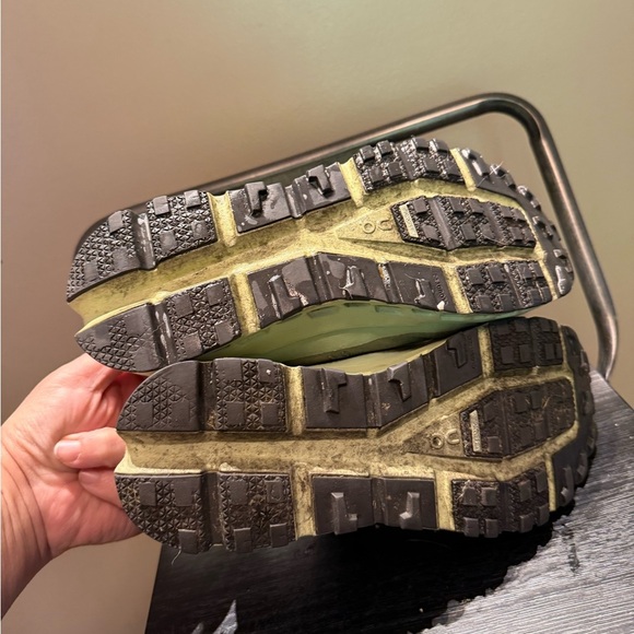 On Cloudultra Women's Athletic Shoes - Green and Black W 7.5 - Picture 11 of 11